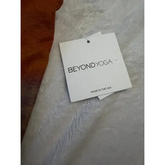 Beyond Yoga Tank Crop Top Shelf Bra Sunset Refocus Softmark Sunset Medium NWT - Picture 3 of 8